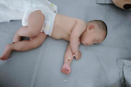 天门3个月宝宝怎么抱